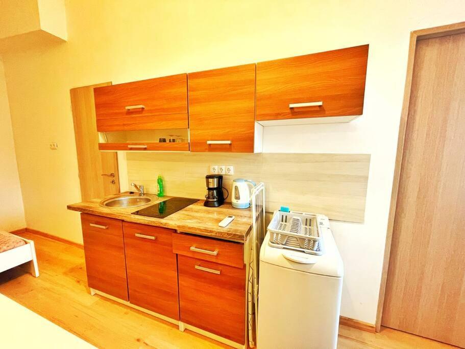 Central Studio Flat — Photos 1